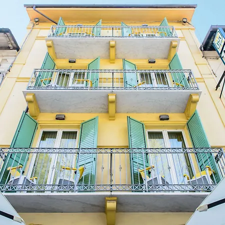 Adriana 3* Виареджо