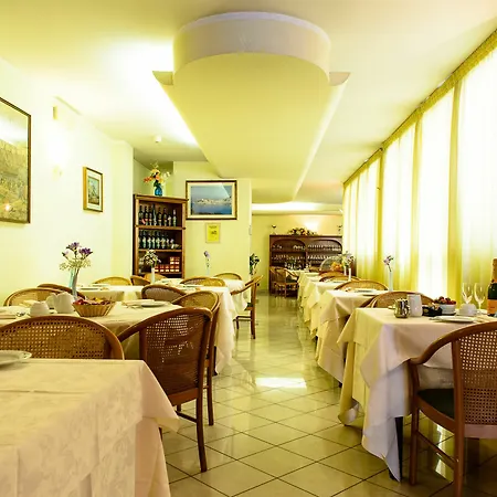 Adriana 3* В'яреджо